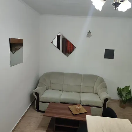 アパート Tonya House 1 *